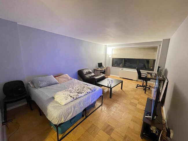 Building Photo - 225 St Pauls Ave