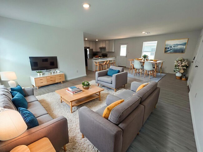 Building Photo - **APPLICATION RECEIVED** BEAUTIFUL 3 Bedroom / 2 Bath Home w/ Community Park & Pool!