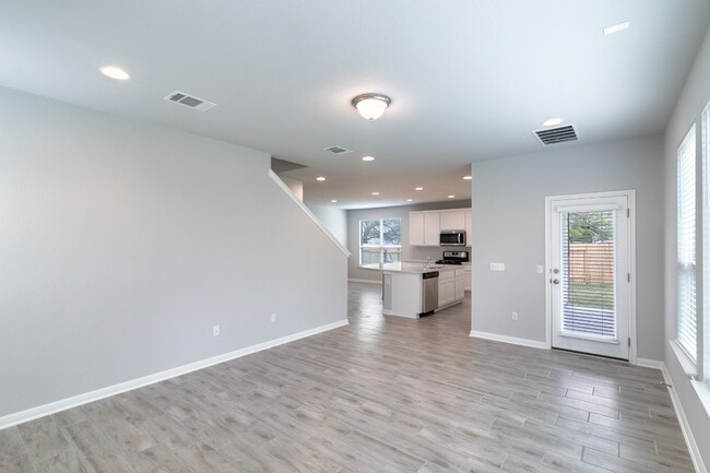 Building Photo - 124 Driftwood Hills Way