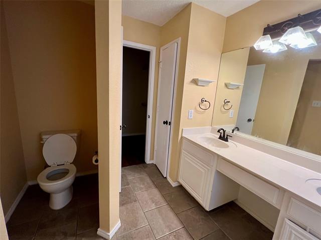 Building Photo - 8012 Splitrail Ct