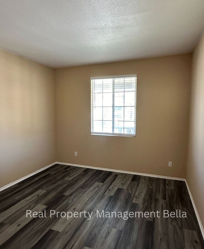 Building Photo - 3 Bed 3 Bath Perris Home w/ Office Space & Community Pool