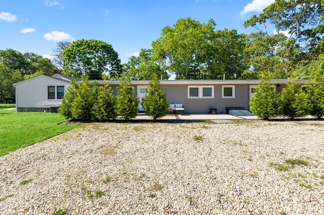 Primary Photo - 25 Peters Ln