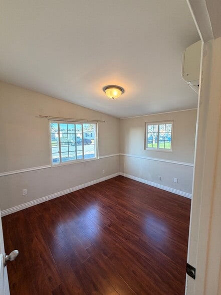 Building Photo - 4444 Millard Ave