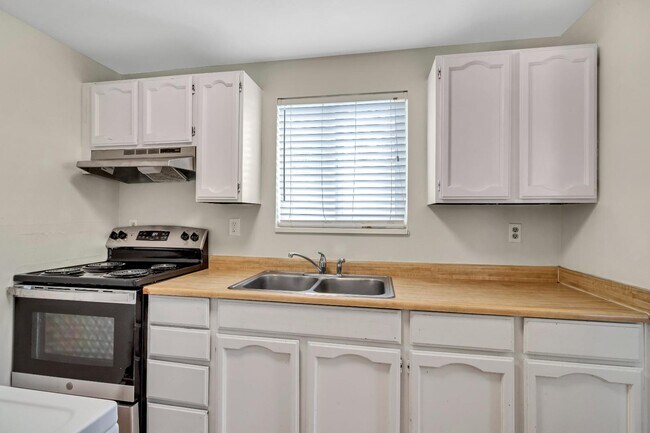 Building Photo - 817 W Heather Ln