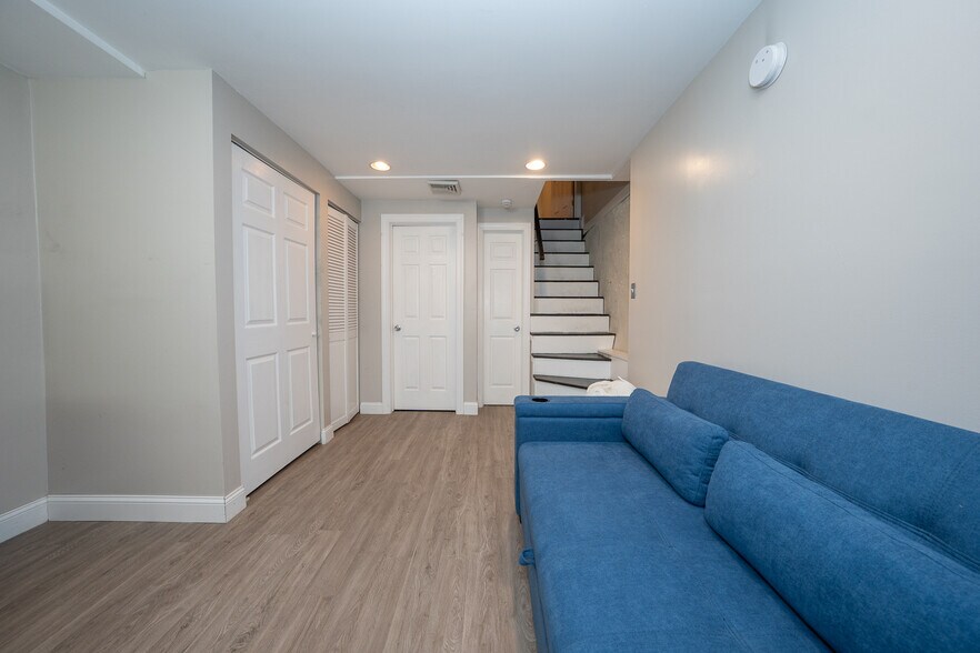 Building Photo - 2747 Harper St