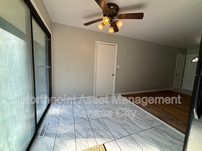 Building Photo - 5733 Cedar Ave