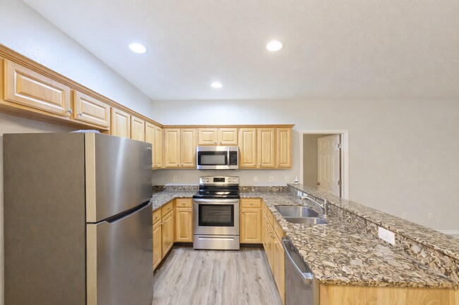 Building Photo - Annual 2/2 Condo with Flex Room in River Preserve Featuring Community Pool
