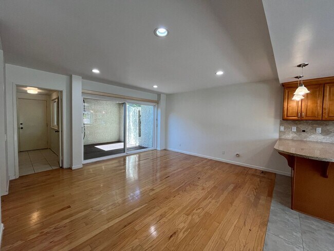 Building Photo - Westlake Village 4+2.5 w/pool, spa, green belt + lake access!