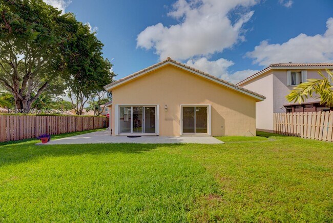 Building Photo - 14133 SW 154th Pl