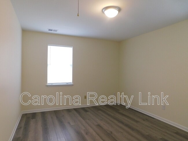 Building Photo - 416 E 19th St