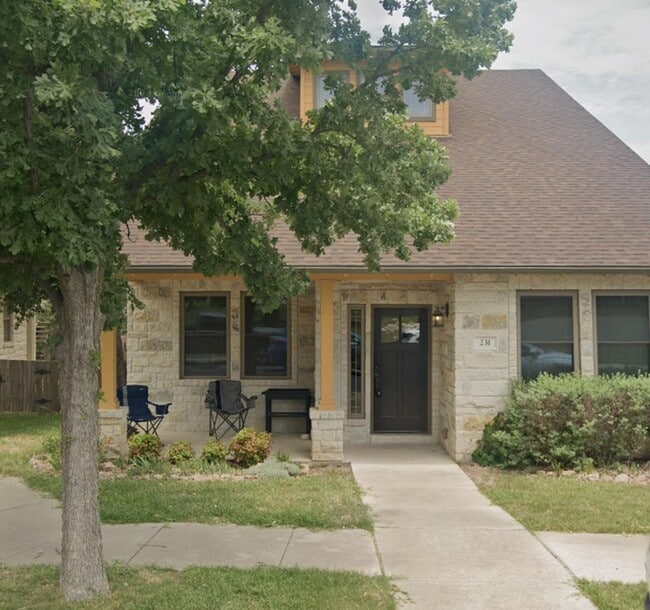 Building Photo - 231 Village Park Dr