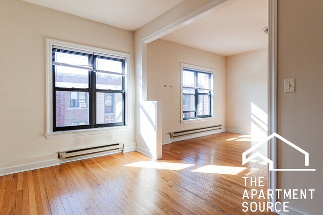 Building Photo - 815 W Waveland Ave