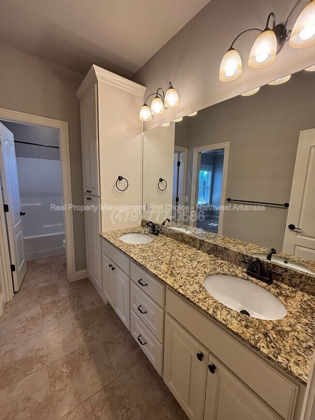 Building Photo - 1919 Sicily Ave