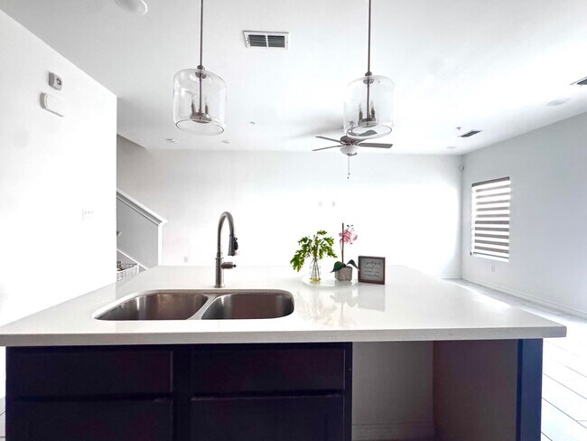 Building Photo - 9915 Borna Dr