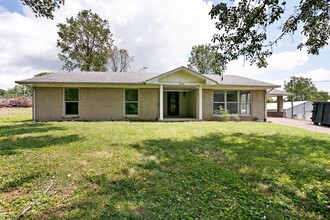 Building Photo - 554 Cox Ln