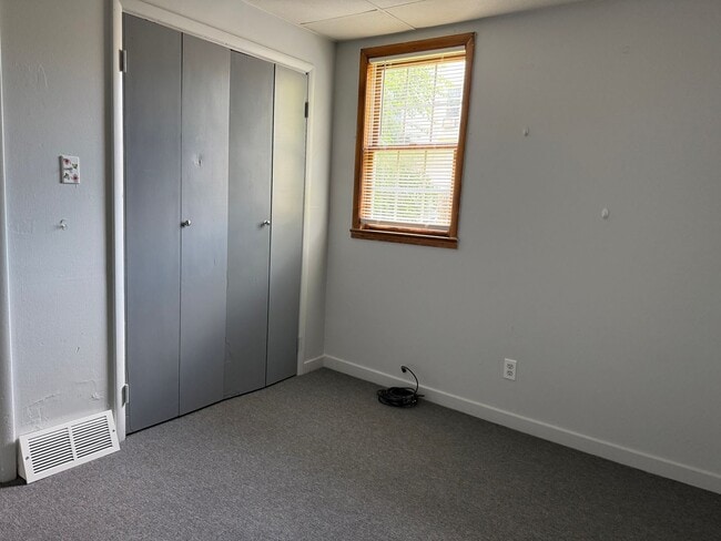 Building Photo - 113 Line Way