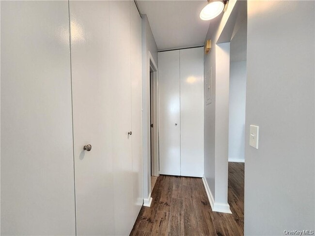 Building Photo - 14 Nosband Ave