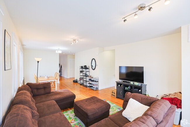 4BR, 2BA - 1,289SF - Living Room - 7-9 Bonner Ave
