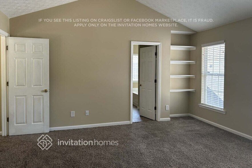 Building Photo - 9586 Lakeview Cir