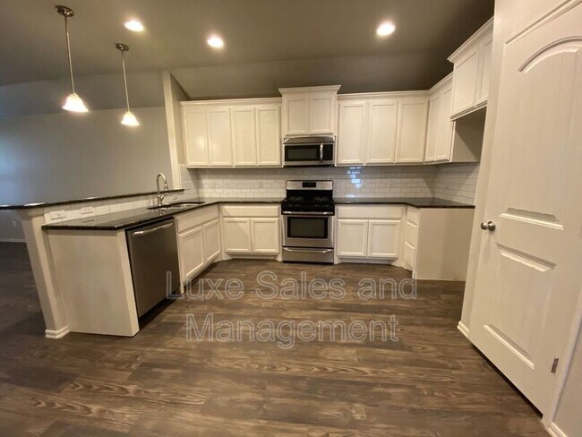 Building Photo - 2225 Mill Creek Way