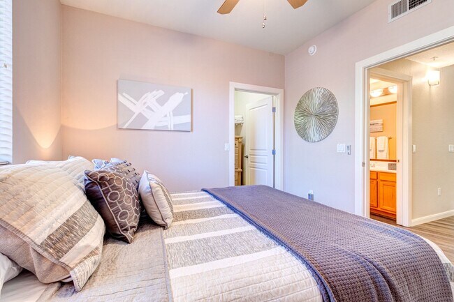 Building Photo - Furnished Retreat in Scottsdale