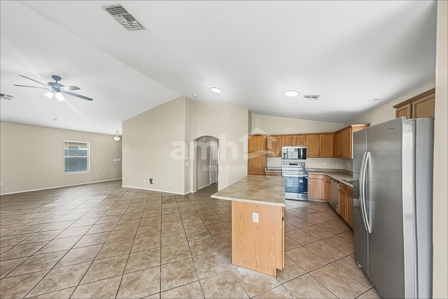 Building Photo - 17180 W Port Royale Ln