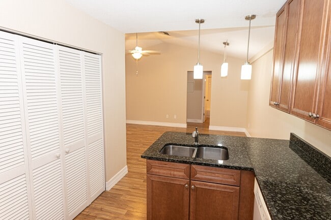 Building Photo - 13391 Broadhurst Loop