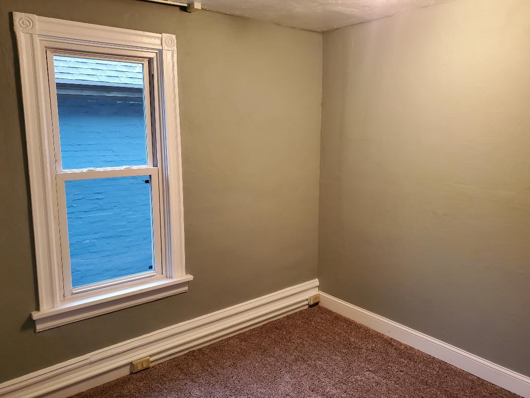 Building Photo - 548 Railroad St