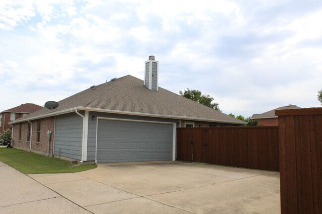 Building Photo - 1321 Red River Ln
