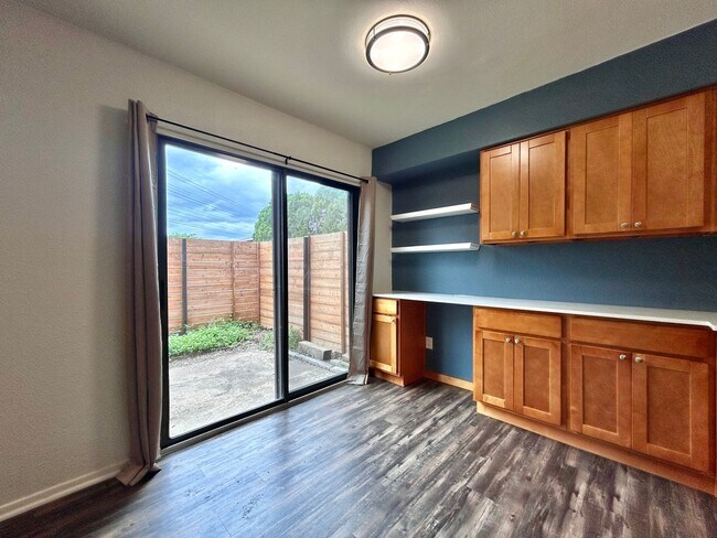 Building Photo - 6005 Cougar Dr