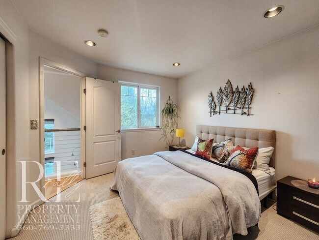 Building Photo - Light-Filled View Home with Vaulted Ceilings & Warm Wood Finishes