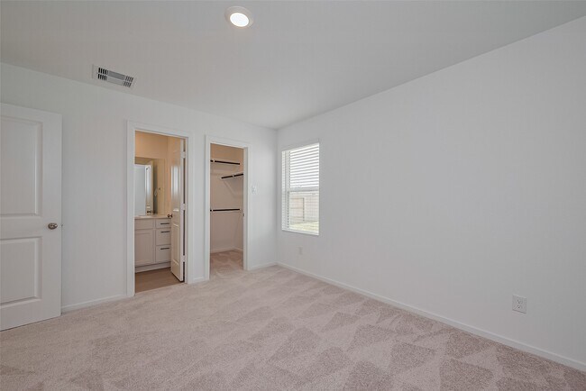 Building Photo - 21459 Montecagnano Ave