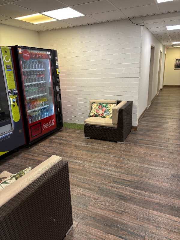 Building Photo - 2106 Kanawha Blvd E