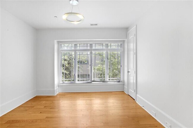 Building Photo - 3 Prichard Way NE
