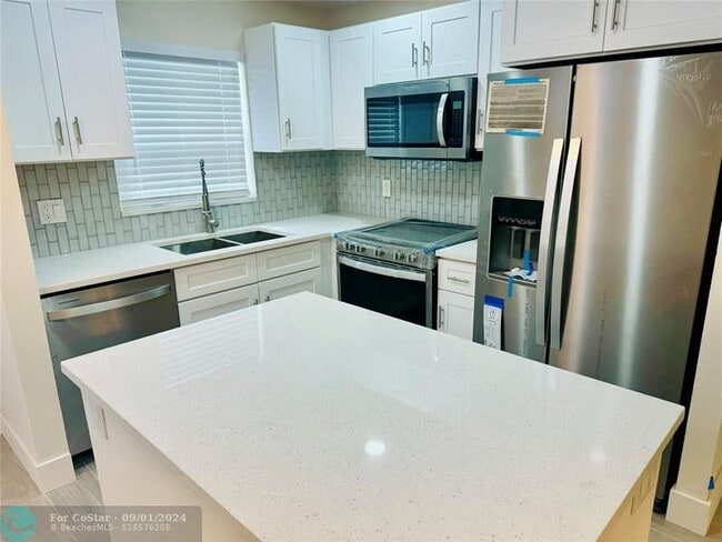 Building Photo - 805 W Oakland Park Blvd