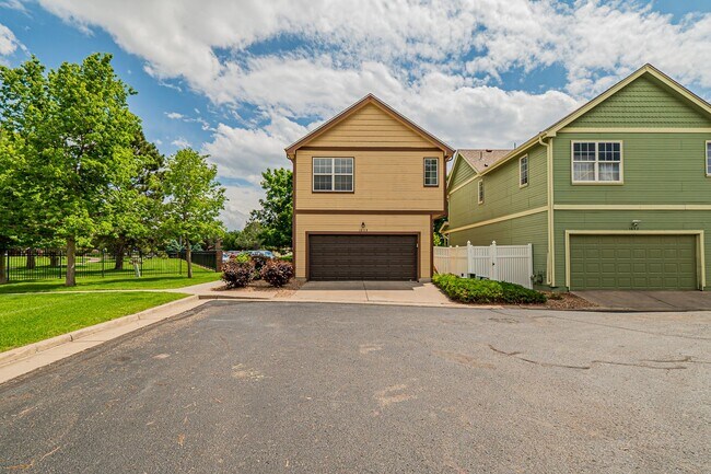 Building Photo - Spacious 4BD, 3.5BA Aurora Highlands Home ...