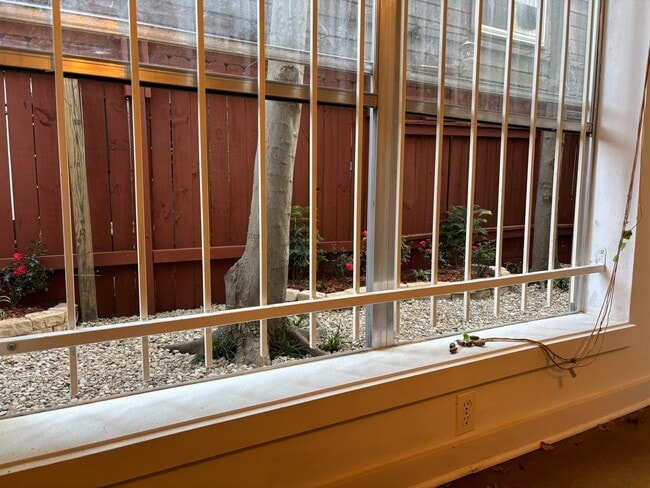 Building Photo - 2909 Albany St