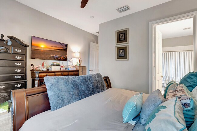 Building Photo - 2500 Venetian Ct