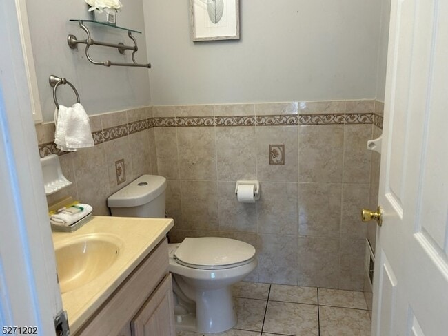 Building Photo - 29 Madonna Pl