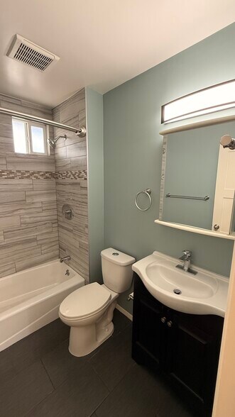 Building Photo - 659 W Riggin St