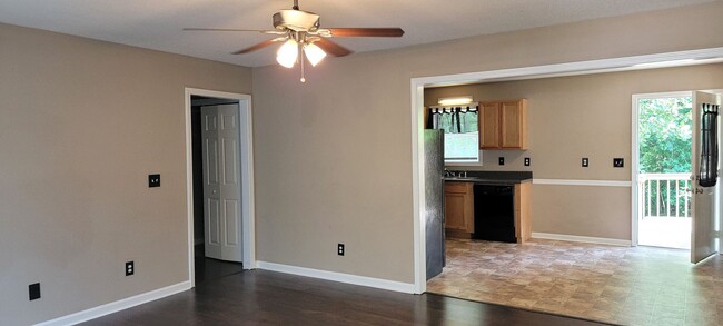 Building Photo - So CLEAN and AFFORDABLE~