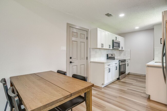 Building Photo - Amazing Modern- 3 Bedroom, 2 Bath Ready for New Tenants- Burleson ISD- 76028