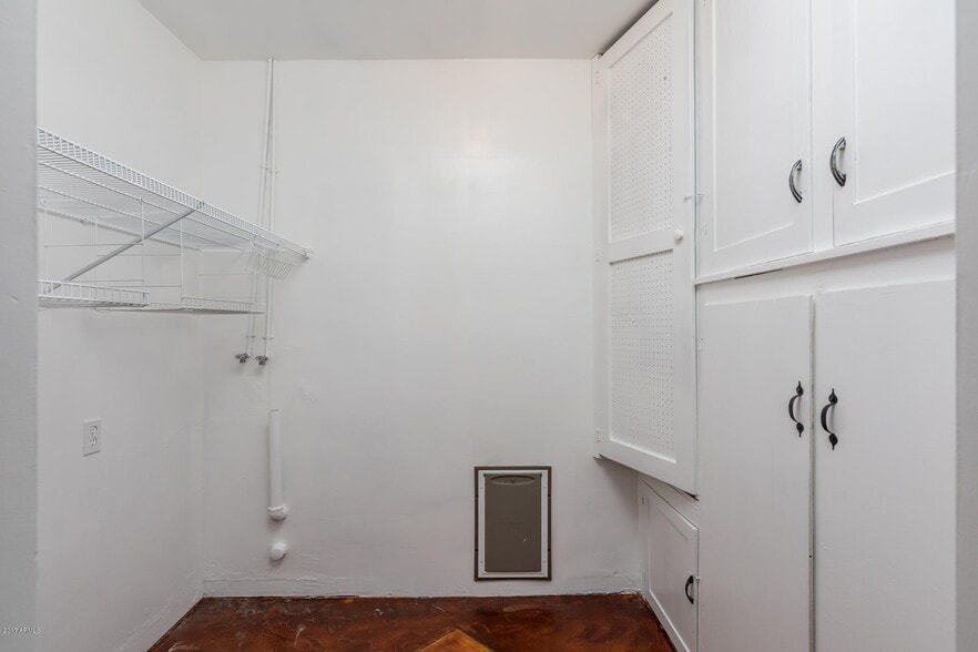 laundry room (washer and dryer included) - 2010 N 16th Ave