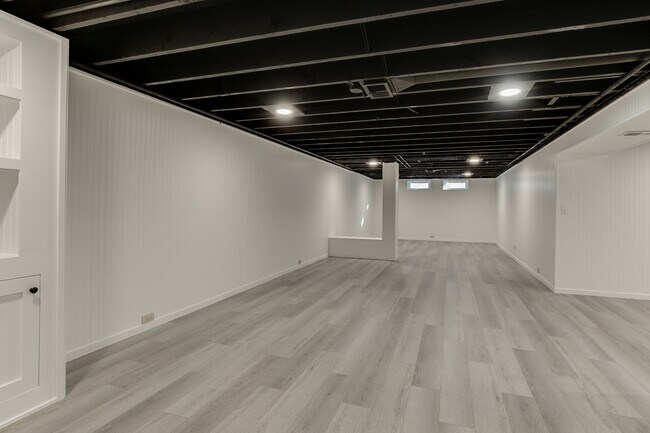 Building Photo - 1311 E Euclid Ave