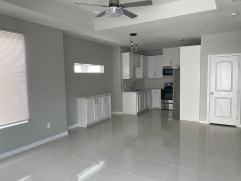 Primary Photo - 2507 N Vineyard Ave