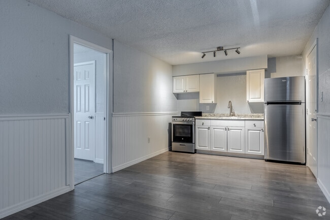 Interior Photo - 810 Sycamore Street