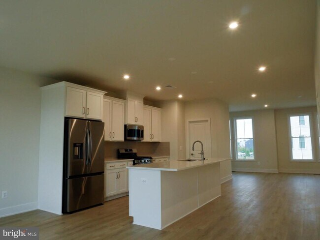 Building Photo - 120 Galaxy Pl