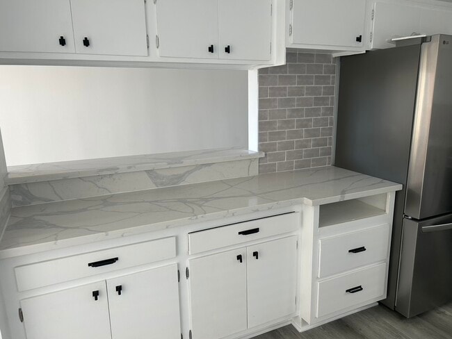 Kitchen - 1841 N Fuller Ave