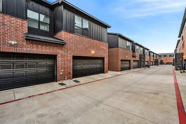 Building Photo - 2825 Stanley Ave