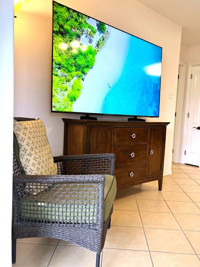 Building Photo - 2 S Bay Hill Dr